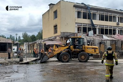 КАБ поцілив у будинок у Краматорську: як розбирають завали — фото