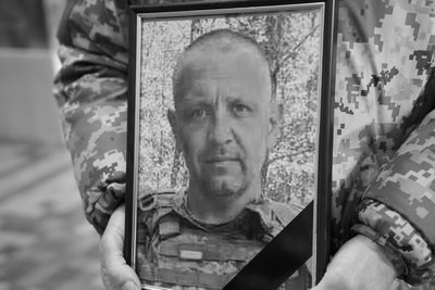 У Луцьку попрощалися з полеглими на Донеччині Ігорем Кунашиком і Олегом Троцюком У Луцьку попрощалися з полеглими на Донеччині Ігорем Кунашиком і Олегом Троцюком