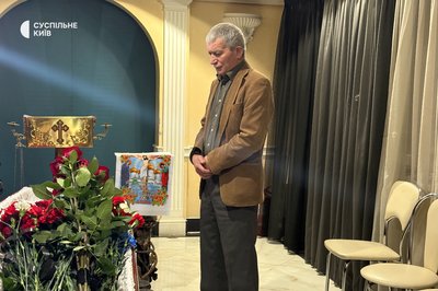 "Грав дуже жорстко, хоча був доброю людиною": у Києві попрощалися з загиблим під час атаки РФ флорболістом Юрієм Орловим "Грав дуже жорстко, хоча був доброю людиною": у Києві попрощалися з загиблим під час атаки РФ флорболістом Юрієм Орловим