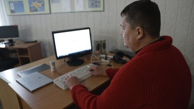 "Життя триває навіть у темряві": як у Вінниці допомагають людям, які втратили зір "Життя триває навіть у темряві": як у Вінниці допомагають людям, які втратили зір