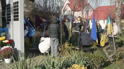 40 імен героїв: у Вінниці заклали алею квітучих дерев на честь загиблих випускників 40 імен героїв: у Вінниці заклали алею квітучих дерев на честь загиблих випускників