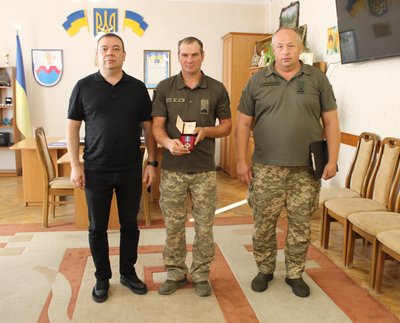 Дмитру Марунчаку з Вінниччини вручили орден "За мужність" ІІІ ступеня Дмитру Марунчаку з Вінниччини вручили орден "За мужність" ІІІ ступеня