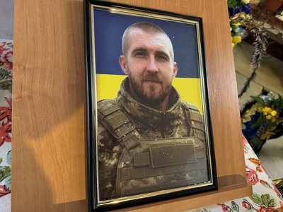 У Херсоні попрощались з двома загиблими військовими Дмитром Єгоровим та Сергієм Сушком У Херсоні попрощались з двома загиблими військовими Дмитром Єгоровим та Сергієм Сушком