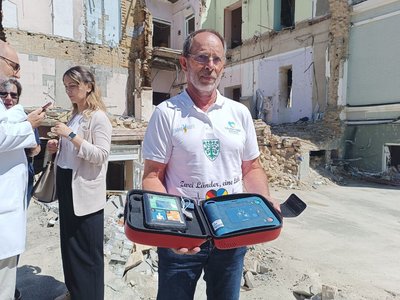 Німецькі волонтери привезли гуманітарну допомогу для постраждалого "Охматдиту" в Києві Німецькі волонтери привезли гуманітарну допомогу для постраждалого "Охматдиту" в Києві