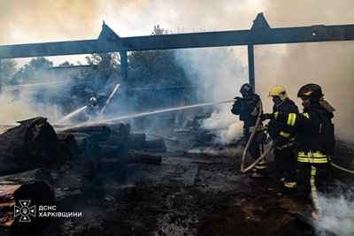 Росіяни вдарили по підприємству у Рогані під Харковом дроном, 26 серпня 2026 року Росіяни вдарили по підприємству у Рогані під Харковом дроном, 26 серпня 2026 року