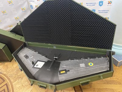 Житомирські волонтери передали українським військовим партію дронів "Валькірія" Житомирські волонтери передали українським військовим партію дронів "Валькірія"