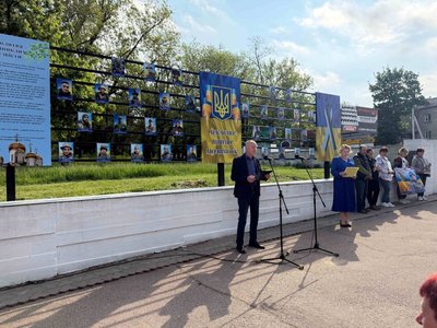 "Чекаємо. Віримо. Молимось": у Вільшанці на Кіровоградщині відкрили дошку безвісти зниклим бійцям "Чекаємо. Віримо. Молимось": у Вільшанці на Кіровоградщині відкрили дошку безвісти зниклим бійцям