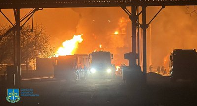 Російська армія атакувала Одесу дронами: загорілися резервуари з пальним, будинок і склад з іграшками