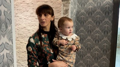Мають трьох корів, обробляють 4 га землі та готують по 20 літрів борщу: як живе багатодітна родина Лень на Чернігівщині Мають трьох корів, обробляють 4 га землі та готують по 20 літрів борщу: як живе багатодітна родина Лень на Чернігівщині