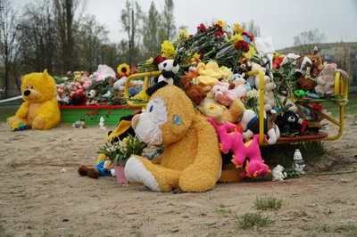 Ракетний удар по Кривому Рогу 4 квітня: що нині відбувається на місці атаки. Фоторепортаж