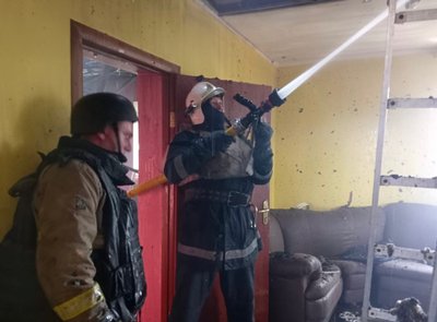Вночі Житомирщину атакували дронами та ракетами: пошкоджено приватні будинки й підприємство Вночі Житомирщину атакували дронами та ракетами: пошкоджено приватні будинки й підприємство