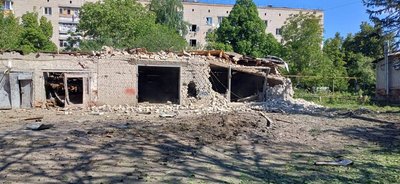 Двоє чоловіків зазнали поранень внаслідок авіаудару по Куп'янську 23 травня. Їх ушпиталили у важкому стані Двоє чоловіків зазнали поранень внаслідок авіаудару по Куп'янську 23 травня. Їх ушпиталили у важкому стані