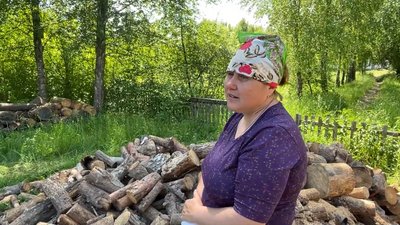 Жителька прикордонного села Вороб'ївка на Чернігівщині Олена Ткач Жителька прикордонного села Вороб'ївка на Чернігівщині Олена Ткач