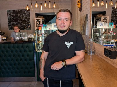 У Житомирі ветеран відкрив кавʼярню, де готують каву з додаванням грибів У Житомирі ветеран відкрив кавʼярню, де готують каву з додаванням грибів