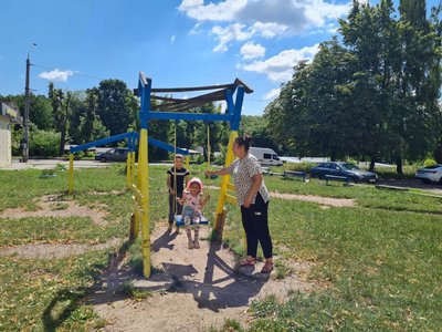 Поламані дитячі майданчики у Житомирі: кому належать та хто має їх ремонтувати Поламані дитячі майданчики у Житомирі: кому належать та хто має їх ремонтувати