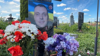 "Були прострелені обидві ноги": історія полеглого офіцера Дмитра Люлюка з Хмельниччини "Були прострелені обидві ноги": історія полеглого офіцера Дмитра Люлюка з Хмельниччини