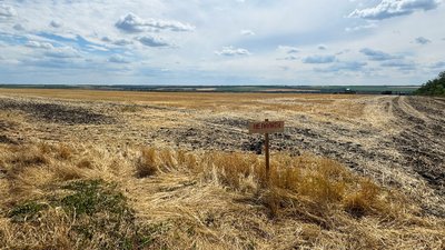 Пожежі на полях через російські дрони: як на Кіровоградщині рятують врожай під час жнив Пожежі на полях через російські дрони: як на Кіровоградщині рятують врожай під час жнив