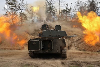 Артилеристи 37 бригади морської стріляють із САУ "Гвоздика" на Херсонщині, 30 березня 2024 року Артилеристи 37 бригади морської стріляють із САУ "Гвоздика" на Херсонщині, 30 березня 2024 року