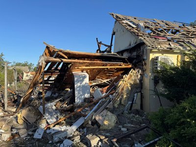 «Дружину з сином відкопували з-під завалів». Що відбувається на місці атаки по приватному сектору у Дніпрі «Дружину з сином відкопували з-під завалів». Що відбувається на місці атаки по приватному сектору у Дніпрі