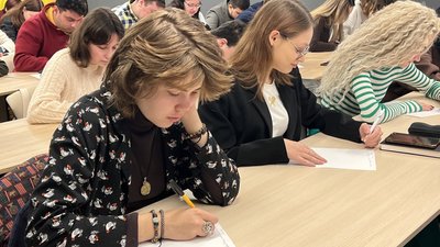 Радіодиктант національної єдності пишуть у Каразінському університеті у Харкові 27 жовтня 2025 року Радіодиктант національної єдності пишуть у Каразінському університеті у Харкові 27 жовтня 2025 року