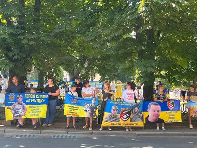 У Черкасах відбулася акція "Не мовчи — полон вбиває" У Черкасах відбулася акція "Не мовчи — полон вбиває"