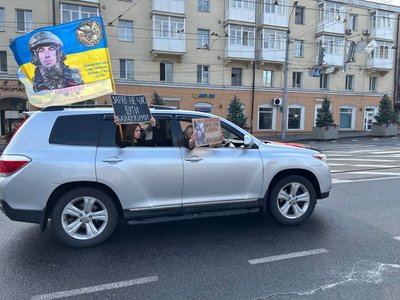 У Вінниці провели автопробіг на підтримку зниклих безвісти оборонців У Вінниці провели автопробіг на підтримку зниклих безвісти оборонців
