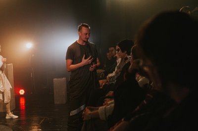 Коли Сократ загинув на війні: Інтерв'ю з режисером Пьотром Армяновським про виставу "Агора" Коли Сократ загинув на війні: Інтерв'ю з режисером Пьотром Армяновським про виставу "Агора"