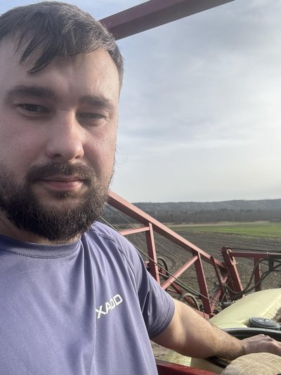 200 гектарів поля: двоє ченців монастиря на Рівненщині розпочали підготовку до посівної 200 гектарів поля: двоє ченців монастиря на Рівненщині розпочали підготовку до посівної