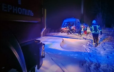На Тернопільщині відбуксирували автобус із заметів, 29 грудня 2025 року На Тернопільщині відбуксирували автобус із заметів, 29 грудня 2025 року