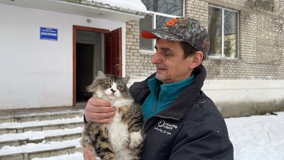 Житель Дружківки Сергій з котом Донецька область Житель Дружківки Сергій з котом Донецька область