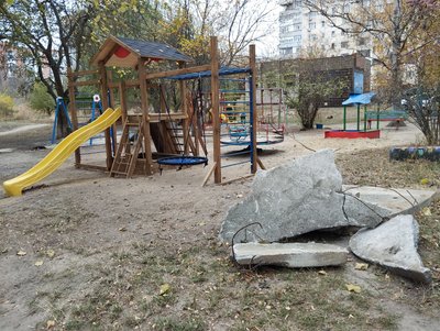 У Полтаві за понад мільйон гривень оновлюють шість дитячих майданчиків