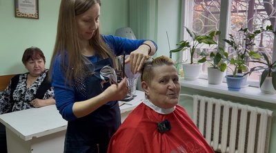 "Ви завжди нам робите красиве": соціальна перукарня діє у місті на Рівненщині "Ви завжди нам робите красиве": соціальна перукарня діє у місті на Рівненщині