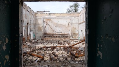 "Смерть мене і там знайде". Як мешканці прифронтових Романків живуть у "червоній зоні" та чому не евакуюються "Смерть мене і там знайде". Як мешканці прифронтових Романків живуть у "червоній зоні" та чому не евакуюються