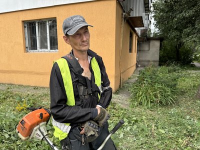 "Весь район буде в будяках": чи косять траву на прибудинкових територіях та у дворах у Полтаві "Весь район буде в будяках": чи косять траву на прибудинкових територіях та у дворах у Полтаві