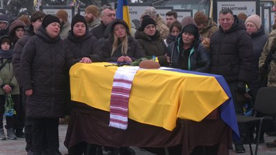Загинули на Донеччині: з бійцями Василем Заріцьким та Олександром Кравчуком попрощалися у Рівному Загинули на Донеччині: з бійцями Василем Заріцьким та Олександром Кравчуком попрощалися у Рівному