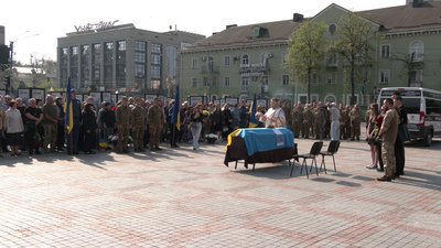 прощання з Віктором Савоніком
