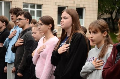 Дошку пам'яті відкрили військовому та медійнику Віталію Зіничу у Рівному Дошку пам'яті відкрили військовому та медійнику Віталію Зіничу у Рівному
