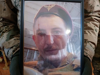 "На 12 днів пережив брата": у Хмельницькому попрощались з двома військовими "На 12 днів пережив брата": у Хмельницькому попрощались з двома військовими