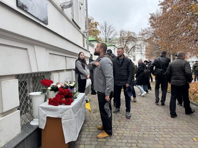 У Полтаві відкрили меморіальну дошку загиблому капітану Ігорю Лєщину У Полтаві відкрили меморіальну дошку загиблому капітану Ігорю Лєщину