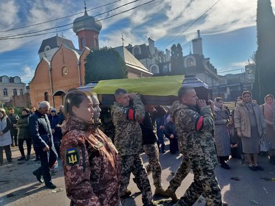 Загинув через два місяці після мобілізації: в Луцьку попрощалися з військовим 35-річним Вадимом Мохначем Загинув через два місяці після мобілізації: в Луцьку попрощалися з військовим 35-річним Вадимом Мохначем