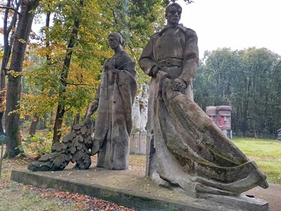 На Сумщині зберігають демонтовані радянські пам’ятники. Розповідаємо їх історії На Сумщині зберігають демонтовані радянські пам’ятники. Розповідаємо їх історії