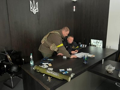 Володимир Тимошко та Олег Синєгубов, весна 2022 року Володимир Тимошко та Олег Синєгубов, весна 2022 року