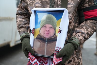 У Сумах попрощалися з військовослужбовцем Сергієм Келлом У Сумах попрощалися з військовослужбовцем Сергієм Келлом