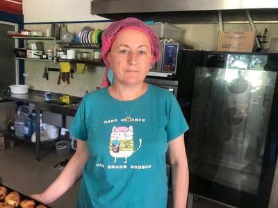 Випічка для ЗСУ: в Овручі місцеві жительки спекли 50 тисяч булочок для військових Випічка для ЗСУ: в Овручі місцеві жительки спекли 50 тисяч булочок для військових