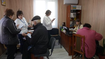 "Є потреба доїзду до людей": у громаді на Кіровоградщині запрацював мобільний офіс надання адмінпослуг "Є потреба доїзду до людей": у громаді на Кіровоградщині запрацював мобільний офіс надання адмінпослуг