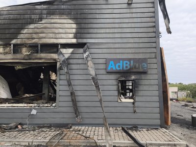 У Звягелі ліквідовують наслідки російської дронової атаки У Звягелі ліквідовують наслідки російської дронової атаки