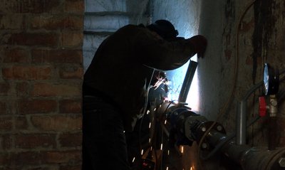 Без світла та за низьких температур: як у Черкасах працюють комунальники Без світла та за низьких температур: як у Черкасах працюють комунальники