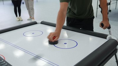 Спілкуються, грають у теніс та отримують консультації: як працює "Ветеранський простір" на Вінниччині Спілкуються, грають у теніс та отримують консультації: як працює "Ветеранський простір" на Вінниччині