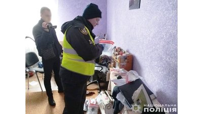 На Чернігівщині правоохоронці вилучили у чоловіка зброю, набої та наркотики