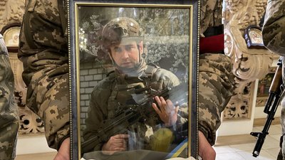 У Полтаві планують встановити меморіальні дошки 14 полеглим захисникам У Полтаві планують встановити меморіальні дошки 14 полеглим захисникам